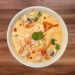 CREAMY TOM YUM DUMPLING SOUP