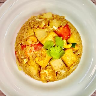 VEGAN PINEAPPLE FRIED RICE